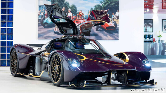 L'Aston Martin Valkyrie in carbonio viola e oro a 24 carati è un'attrazione da non perdere | Carscoops